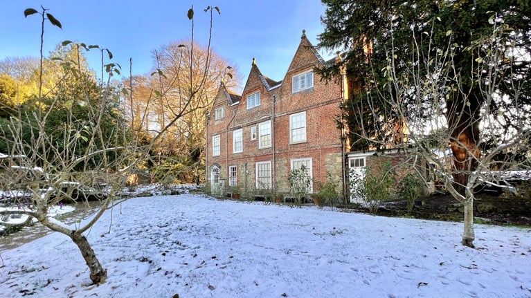 Quebec House and garden in the snow